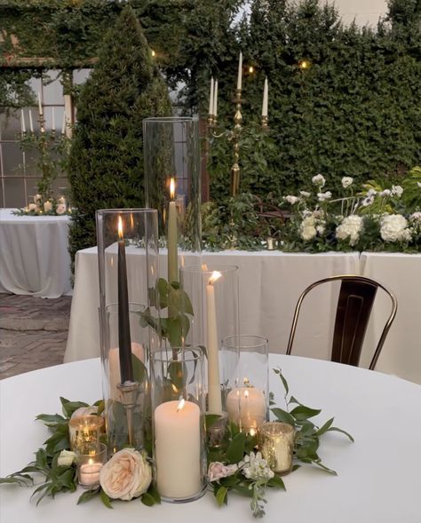 Tall Candle Centerpiece, Taper Candle Centerpiece, Pillar Candle Centerpieces, Wedding Reception Tables Centerpieces, Candle Table Centerpieces, Arte Aesthetic, Tall Wedding Centerpieces, Candle Wedding Centerpieces, Boda Mexicana