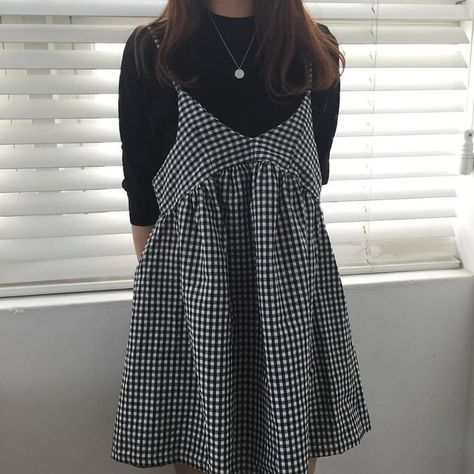 Gingham Dress Outfit, Black Gingham Dress, Dress Grunge, Tokyo Street Fashion, Fashion 90s, Black Gingham, Grunge 90s, Style Aesthetic, 90s Style