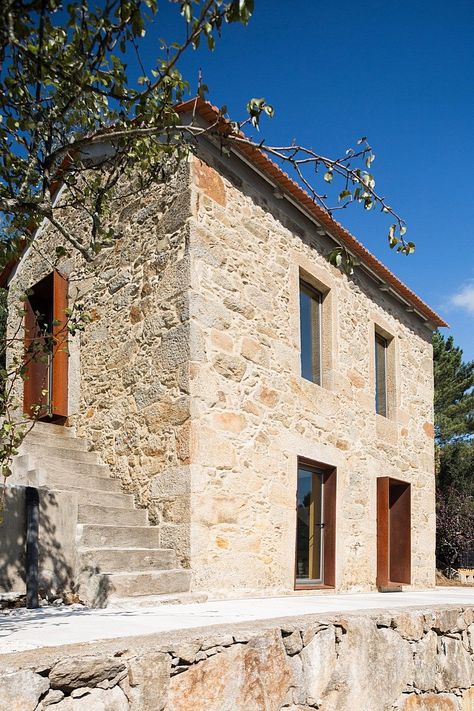 Architecture Renovation, Stone Building, Old Stone Houses, Retreat House, Stone Facade, Stone Masonry, Stone Architecture, Casa Exterior, Old Stone