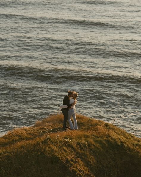 Possibly the cutest proposal of all time. 🧚 So happy for you, Kassidy + Jack!! 💖 #proposalideas #proposalphotos #proposalstory #engagementsession #engagementphotoshoot #justengaged #engagementseason #engagementring #engagementshoot #proposalbythebeach #beachproposal Engagement Ideas Proposal Creative, Small Proposal Ideas, Intimate Proposal Ideas, Unique Proposal Ideas, Intimate Proposal, Sunset Proposal, Unique Proposals, Proposal Pictures, Beach Proposal