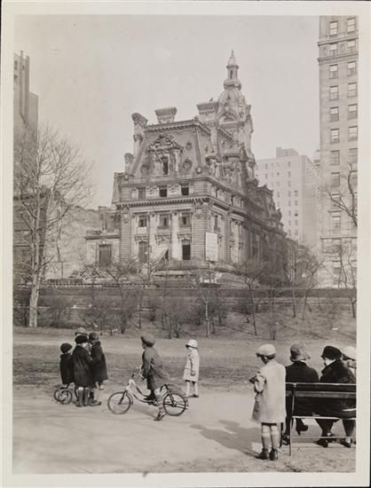 Fifth Avenue’s most insane Gilded Age mansion – Ephemeral New York Kota New York, Residence Architecture, American Mansions, William Clark, Nyc History, Old Mansions, Gilded Age, John Muir, Vintage New York