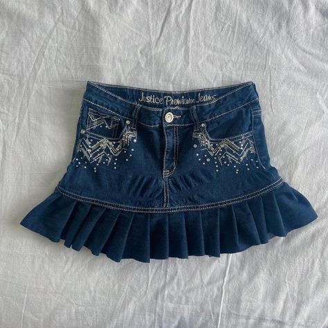 I might be biased but you should probably buy this on Depop 👍 https://depop.app.link/tWKjcTTcEub Embellished Denim, Denim Skirt, Mini Skirts, Outfit Inspo, Clothes