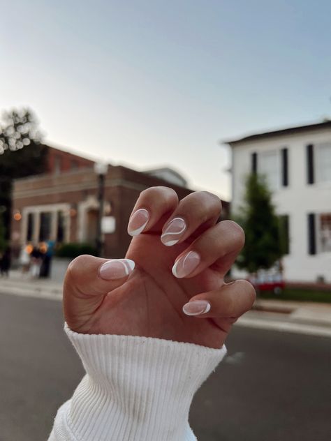 Nail Design Simple White Nail Art Designs, White Easy Nail Designs, Almond Nails With White Tips, Easy White Nails Ideas, Simple Nails Graduation, White French Tip Nails Short With Design, Cute White Simple Nails, Grey And White Nail Designs Simple, Neutral Nails White Design