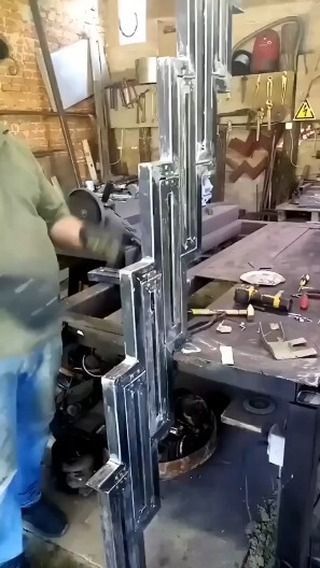 Welding Table Diy, Diy Tools Homemade, Welded Metal Projects, Metal Fab, Sculpture Art Clay, Steel Fabrication, Metal Artwork Wall, Garden Art Sculptures Diy, Home Porch