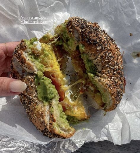 Bagel Aestethic, Bagel Fillings Ideas, Bagel Aesthetics, Bagels Aesthetic, Bagel Ideas, Breakfast Bagel Sandwich, Egg Bagel, Bagel Breakfast Sandwich, Bagel Toppings