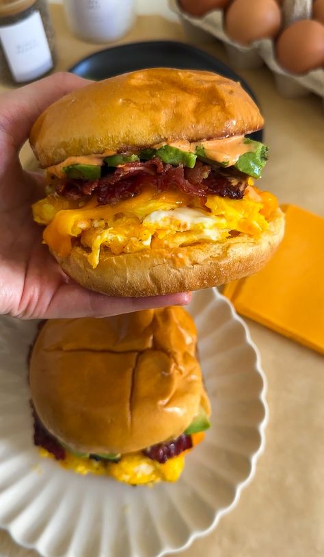 » Cheesy Chipotle Breakfast Sandwiches Breakfast Sandwiches, Recipe 30, Food Recepie, Brunch Party, Weekend Brunch, Breakfast Sandwich, Iftar, Perfect Food, Interesting Food Recipes