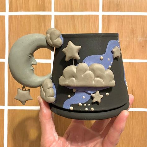 Punch Pot Ideas, Space Ceramics Ideas, Space Clay Art, Useful Ceramics Ideas, Star Wars Pottery, Clay Mug Designs, Ceramic Ideas Pottery, Star Pottery, Ceramic Space