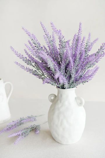 Lavender Dessert, 17. Geburtstag, French Courtyard, Veri Peri, Lavender Bush, Bouquet Centerpiece, Centerpiece Flower, Rustic Wedding Table Decor, Anthurium Flower