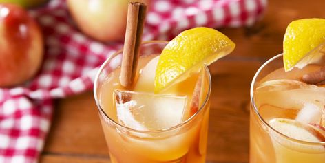 Apple Cider Long Island Iced Tea Recipe - How to Make Apple Cider Long Island Iced Tea Easy Apple Cider Recipe, Long Island Iced Tea Recipe, Cider Recipes, Fall Apple Cider, Spiked Cider, Spiked Apple Cider, Cider Sangria, Apple Cider Sangria, Apple Cider Recipe