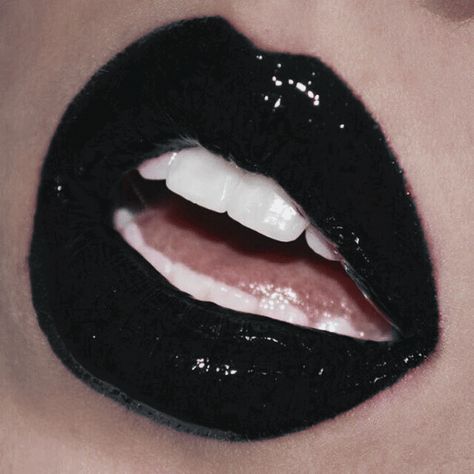 Black Lips Aesthetic, Black Lipstick Aesthetic, Graveyard Shoot, Black Lipstick Makeup, College Makeup, Cute Lipstick, School For Good And Evil, Nice Lips, Gothic Nails