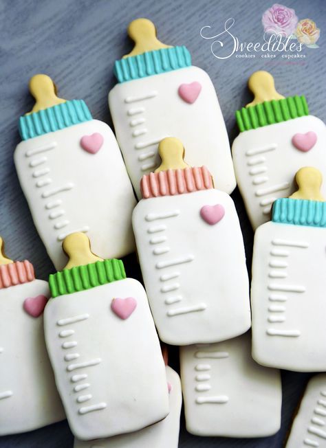 Baby Bottle Cookies Decorated, Baby Cookies Decorated, Baby Shower Royal Icing Cookies, Gender Neutral Baby Shower Cookies, Icing Cookies Tutorial, Baby Shower Cookies Neutral, Baby Bottle Cookies, Onesie Cookies, Crazy Cookies