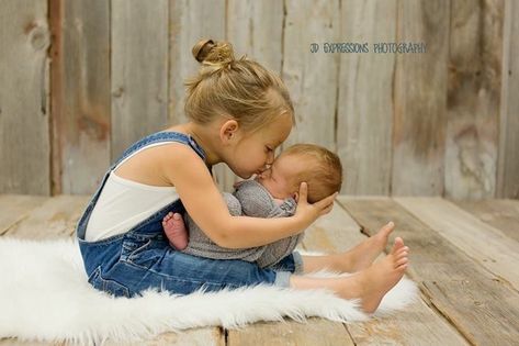 Newborn Photography Siblings, Sibling Photography Newborn, Photography Siblings, Newborn Sibling, Expressions Photography, Baby Fotografie, Newborn Photography Boy, Newborn Family Photos, Sibling Photography