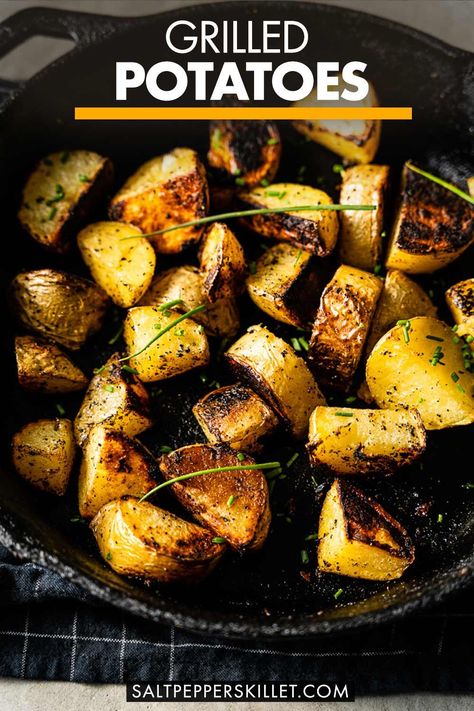 How to grill potatoes for the perfect side dish for a meal on the grill, easily cooked right alongside your chicken or steak or veggie burgers. Grill Potatoes, Grilled Potato Recipes, Skillet Food, Pepper Skillet, Grilled Potato Salad, Grilled Side Dishes, Summer Bbq Recipes, Bbq Recipes Grill, Stuffed Baked Potatoes