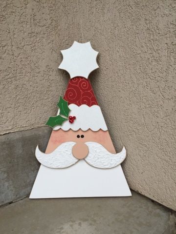 Triangle Santa, Santa Klaus, Christmas Miracle, Wooden Christmas Crafts, Christmas Wood Crafts, Emilia Romagna, Christmas Decorations Rustic, Christmas Cards To Make, Christmas Crafts Decorations