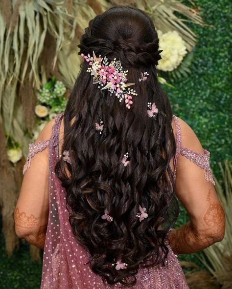 Bridal engagement hairstyle, engagement hairdo for brides, bridal open-hair hairstyle,  roka hairstyle for bride, engagement look, trending engagement hairstyles, cocktail hairstyle Reception Hairstyles, Hairstyles For Gowns, Hair Style On Saree, Engagement Hairstyles, Bridal Hairdo, Bridal Hair Buns, Open Hairstyles, Latest Hair, Indian Bridal Hairstyles