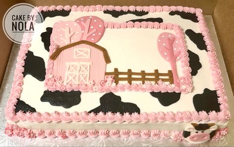 Barnyard Sheet Cake, Cow Sheet Cake Ideas, Cow Pink Cake, Cow Themed Sheet Cake, Cowprint Birthday Cakes, Cow Cake Design, Pink Cow Print Birthday Cake, Farm Themed Cakes, Farm Themed Birthday Party Cake