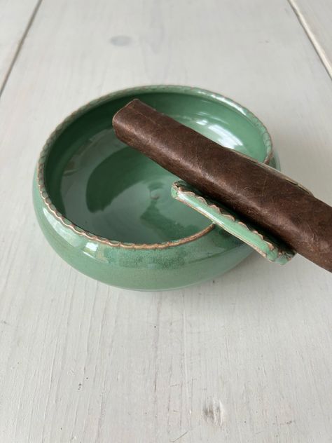 Need a sturdy and attractive place to hold your cigar? Check out the Cigar Ashtrays handmade by Ahaus Pottery. Ceramic Ashtray For Cigars, Ceramic Ash Tray Ideas, Recreational Aesthetic, Ceramic Gifts For Men, Pottery Ashtray Ideas, Functional Ceramics Projects, Ceramic Ashtray Handmade, Pottery Gifts For Men, Clay Ash Tray Diy