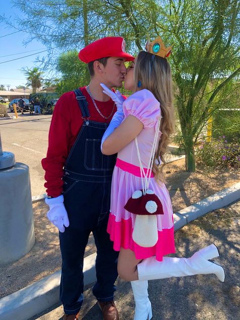 Princess Peach And Luigi, Plus Size Princess Peach Costume Diy, Nintendo Couples Costumes, Diy Mario And Peach Costumes, Princess Peach And Bowser Costume, Princess Peach Halloween Costume Diy, Mario And Princess Peach Costume Couple, Nintendo Halloween Costumes, Mario Peach Costume