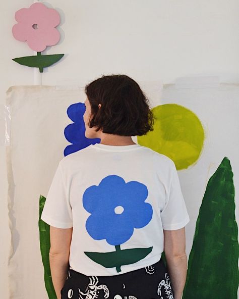 All Posts • Instagram Painting On Shirts Ideas, Claire Ritchie, Painted Tshirt, Artsy Shirt, Minimal Shirt Design, Tshirt Photography, Tshirt Painting, Hand Painted Clothing, Floral Outfit