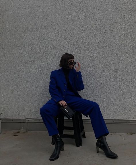 Dark Blue Suit, Woman In Suit, Everything Is Blue, Instagram Feed Inspiration, Street Style Paris, Branding Photoshoot, Feeling Blue, Magnetism, Trendy Colors