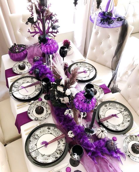 Halloween decorating table ~.~ Black Silver Purple Halloween Party, Haunted Mansion Dinner, Skeleton Princess, Mesa Halloween, Gothic Halloween Decorations, Wonderland Themed Wedding, Purple Tablecloth, Halloween Scenes, Halloween Tea Party