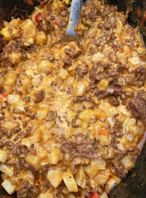 Crock Pot Beefy Potatoes Taco Casserole – Tnextrecipes Recipe With Ground Beef, Crock Pot Potatoes, Cheesy Potato Casserole, Ground Beef And Potatoes, Crock Pot Tacos, Potato Tacos, Dump Meals, Beef And Potatoes, Taco Casserole