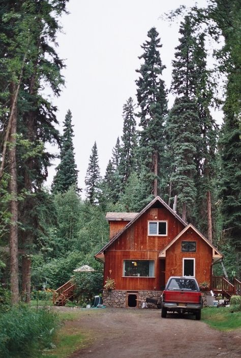 Little Cabin In The Woods, Wooden Cabin, Cottage Cabin, Little Cabin, Cabins And Cottages, Cabin Life, Forest House, Cozy Cabin, House Goals