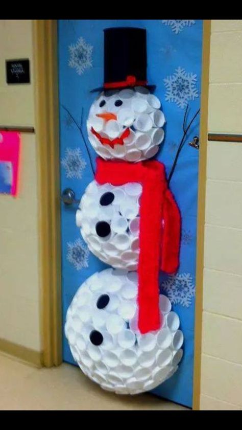 Christmas Dorm, Dorm Door Decorations, Door Decorations Classroom Christmas, Holiday Door Decorations, Christmas Door Decorating Contest, Christmas Classroom Door, Winter Door Decorations, Christmas Door Decoration, Door Decorating Contest