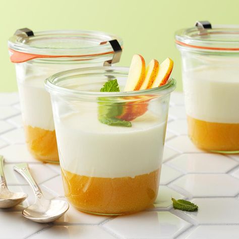 Peach Panna Cotta Best Summer Desserts, Retro Desserts, Panna Cotta Recipe, Keylime Pie Recipe, Peach Puree, Peach Desserts, Jell O, Food O, Creamy Desserts