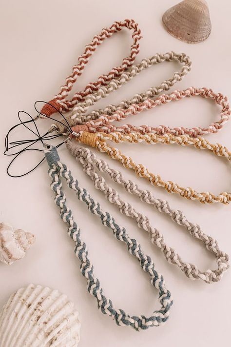 Beachy Boho Macrame Phone Charm Wristlet Macrame Phone Charm, Macrame Phone Strap, Macrame Business, Chain Ideas, Macrame Accessories, Diy Lanyard, Cell Phone Strap, Macrame Keychain, Phone Wristlet