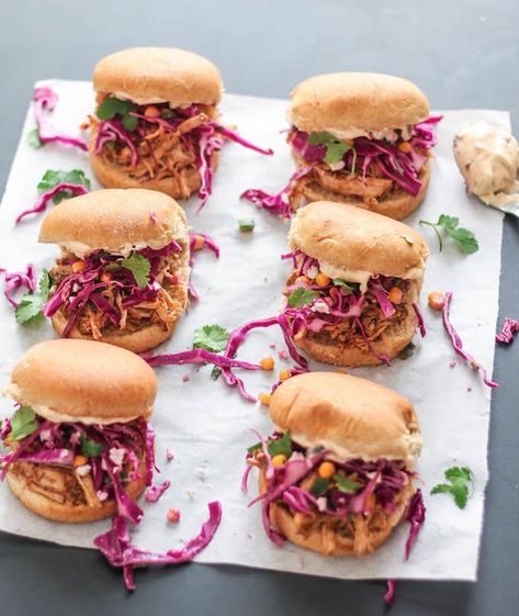 Pulled Pork Barbecue Sauce, Silvester Food, Pork Sliders Recipes, Pork Barbecue, Finger Food Recipes, Mini Sliders, Pulled Pork Sliders, Chipotle Mayo, Pork Sliders