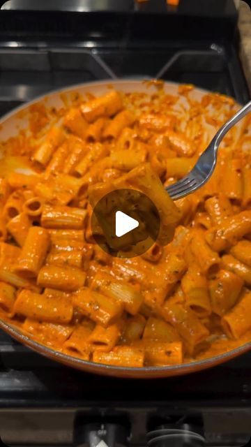 Sharing Delicious Food on Instagram: "obsessed with vodka pasta (without the vodka) by • @chef_natalie. Follow her for more. 

ingredients:
- 1/4 cup olive oil
- 3 tsp minced garlic 
- 2/3 cup tomato paste 
- 2 tbsp hot pepper paste 
- 1 1/2 cup heavy cream 
- 3 tsp dried basil 
- 3 tsp red pepper flakes 
- 1 tsp italian seasoning 
- 3/4 tsp black pepper 
- salt to taste 
- 1 cup parmesan 
- 1/4 cup pecorino romano 
- 1 lb box rigatoni 
- 3 tbsp butter 
- 1/4 cup pasta water 

#vodkapasta #vodkasauce #pastarecipes #pastasauces #easydinnerrecipes #easydinnerrecipe #cookwithme #chefnatalie" Vodka Pasta, Pasta Water, Pepper Paste, Pecorino Romano, Dried Basil, Vodka Sauce, Pepper Salt, Food Content, Pasta Lover