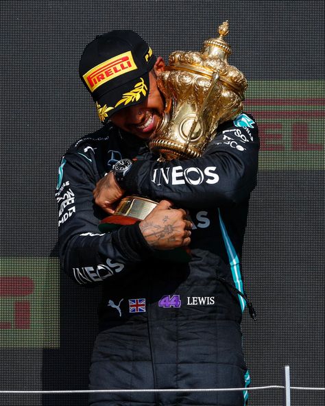 F1 Playlist, Lewis Hamilton Winning, Formula 1 Silverstone, Hamilton Drawings, Lewis Hamilton Wins, Sir Lewis Hamilton, Lewis Hamilton Formula 1, Red Bull F1, British Grand Prix