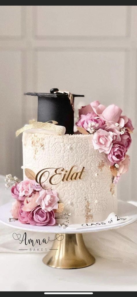 Simple Graduation Cake Designs, Simple Graduation Cakes, Nurse Grad Parties, Graduation Cake Designs, Baking Cakes Ideas, Nursing Cake, Grad Cake, Pink Happy Birthday, Baking Cakes