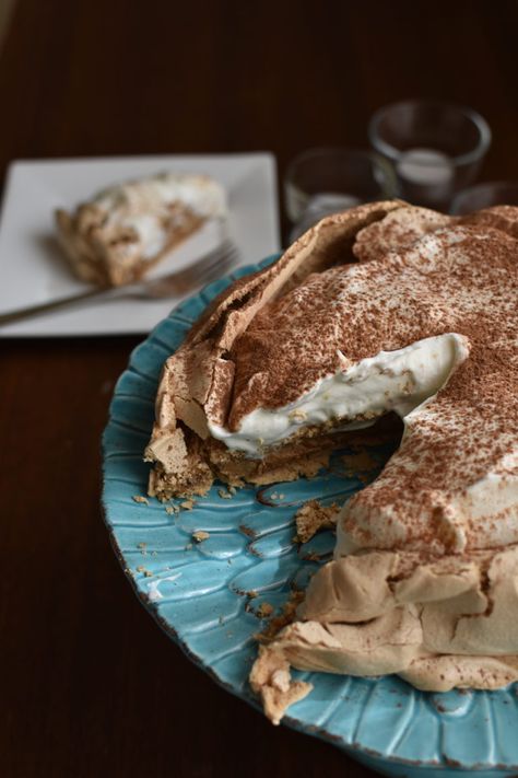 Cappuccino Crunch: espresso pavlova dessert - Dulcet Devotion Espresso Pavlova, Pavlova Dessert, Crunch Cake, Crepe Cake, Martini Recipes, Specialty Cakes, Sweet Delights, Pavlova, Thanksgiving Turkey