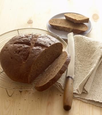 The Best Breads For A Low Glycemic Diet | LIVESTRONG.COM Recipes With Pumpernickel Bread, Dark Pumpernickel Bread Recipe, Low Gi Bread, Pumpernickel Bread Recipe, Low Glycemic Bread, Pumpernickel Bread, Low Gi Diet, Black Bread, Rye Bread Recipes