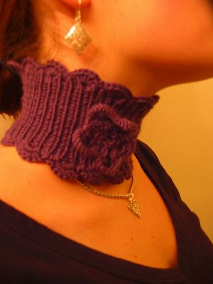 knit choker (need to learn how to knit!) Good Night Irene, Knitted Choker, Choker Patterns, Ravelry Free, Victorian Choker, Knitting Help, Knitted Necklace, Felt Jewelry, I Cord