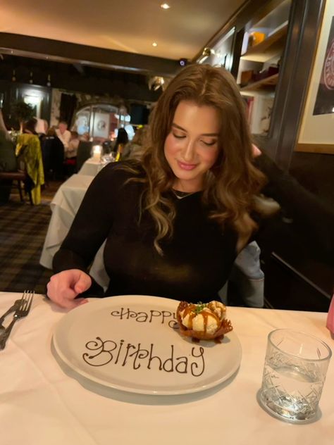 Birthday Poses For Instagram At Restaurant, Birthday Cafe Pose, Restaurant Birthday Pictures, Birthday Pics Restaurant, Birthday Cake Insta Pics, Surprise Birthday Decorations, 20 Birthday, Apple Watch Fashion, Watch Fashion