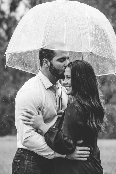 Clear Umbrella Photography, Umbrella Photoshoot, Rainy Photoshoot, Rainy Engagement Photos, Rainy Photography, Rainy Photos, Rainy Day Photos, Rainy Day Photography, Umbrella Photography