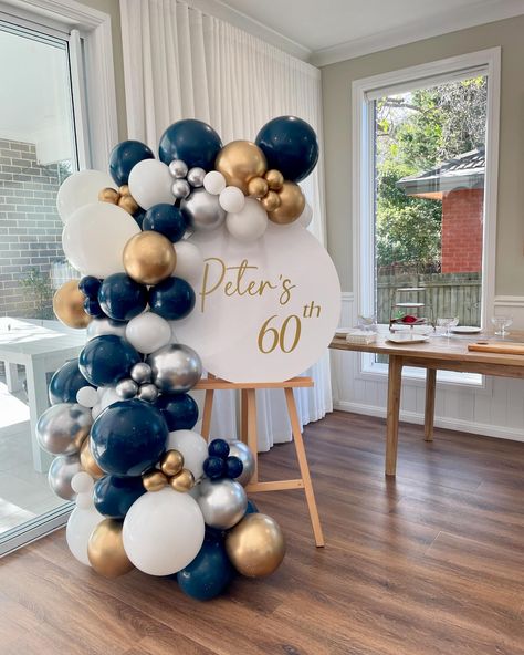 Work Party Themes Events, Easel With Balloon Garland, Easel Balloon Garland, Balloon Easel, Baloon Garland, Leaving Party, Balloon Business, Party Decorations Balloons, Show Look