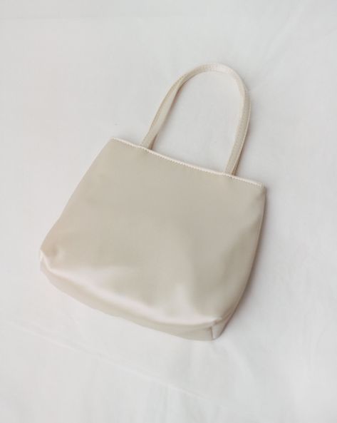 Neutral Bag, Satin Purses, Handmade Fabric Bags, Diy Bags Patterns, Silk Bag, Satin Bags, Leather Bags Handmade, Fabric Bags, Satin Silk