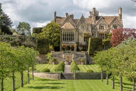 Jane Seymour’s former 400-year-old English manor lists for $15.89M Old English Manor, English Country Manor, English Manor Houses, Bath Somerset, Old Manor, Old School House, Bath England, Bond Girl, Historic Mansion