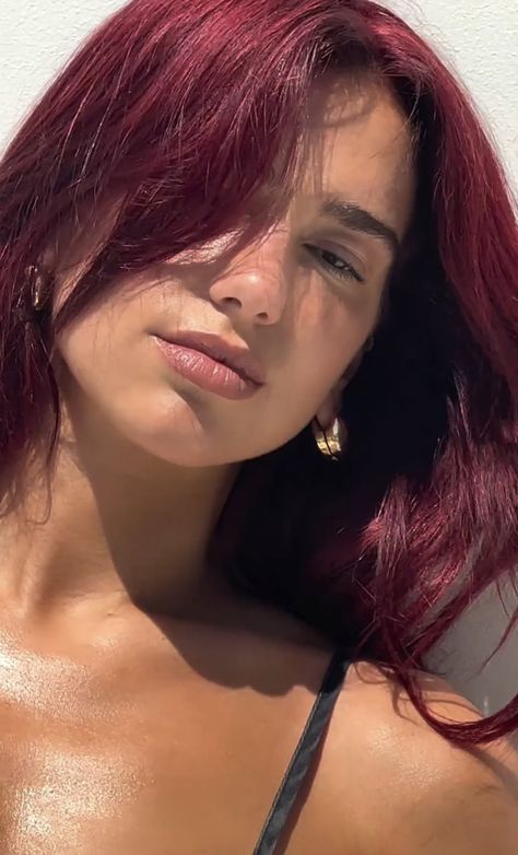 Pelo Color Vino, Red Hair Inspo, Wine Hair, Dark Red Hair, Dye My Hair, Hair Inspo Color, Dua Lipa, Trendy Hairstyles, Westminster