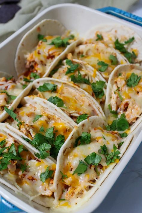 Soft Tacos Recipes, Chicken Soft Tacos, Easy Dinners For Two, Group Food, Baked Chicken Tacos, Easy Family Dinner, Easy Baked Chicken, Soft Tacos, Easy Family Dinners