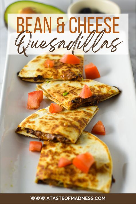 Halloween Quesadillas, Mashed Black Beans, Bean Quesadilla, Black Bean Quesadilla, Easy Sandwiches, Cheese Quesadilla Recipe, Cheese Quesadillas, Southwestern Recipes, Meatless Monday Recipes