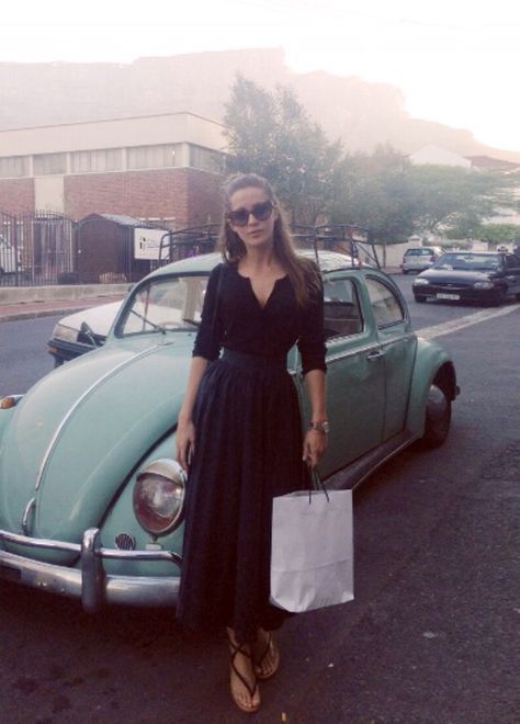 Street style Tang Top, Silhouette Mode, Hotel Barcelona, Lucille Ball, Mode Casual, Vw Beetle, Skirt Outfit, Grace Kelly, Firebird