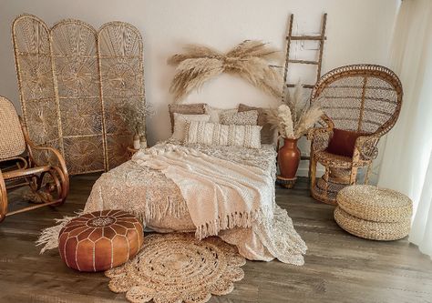 Indoor Sets For Photoshoot, Boho Photography Studio Setup, Bedroom Photography Studio, Boho Photography Studio, Bohemian Studio, Studio Plan, Studio Maternity Shoot, Macrame Boho Decor, Home Photo Studio