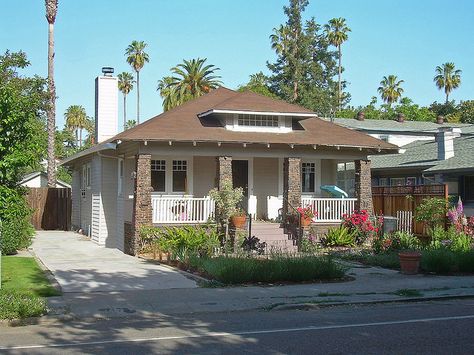 Craftsman House | Flickr - Photo Sharing! 1920s Home, England Houses, 1920 Style, Dutch Colonial Homes, European Style Homes, Brutalist Buildings, 1920s House, Craftsman Exterior, Vintage House Plans