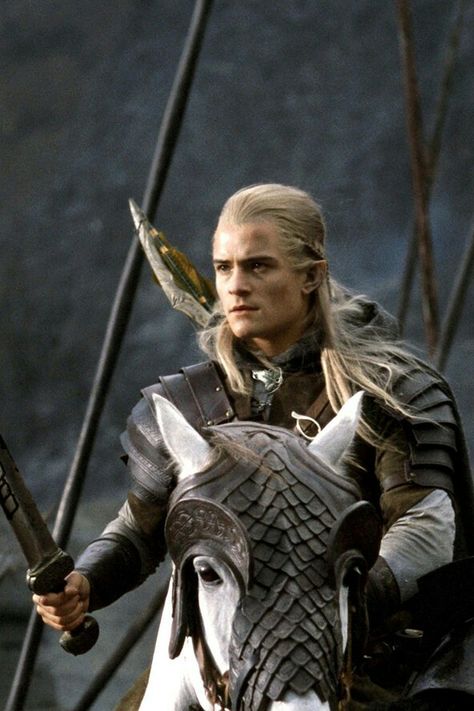 Hot elf!! Orlando Bloom Legolas, Legolas And Tauriel, Legolas And Thranduil, Tolkien Books, Errol Flynn, Into The West, Heroic Fantasy, Tauriel, The Two Towers