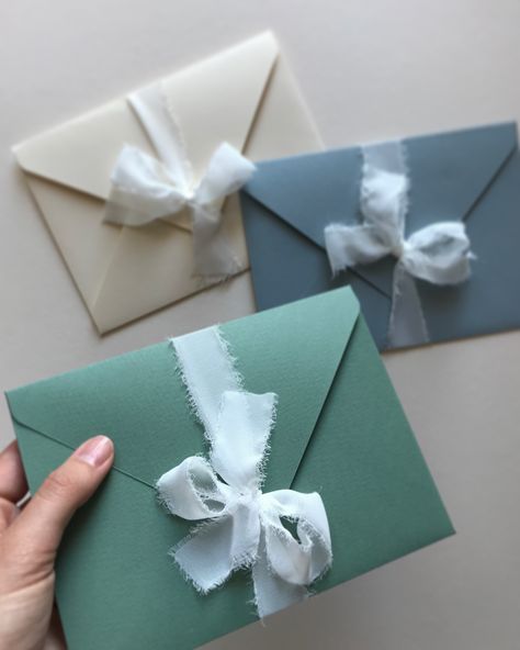 Envelope With Ribbon, Ribbon Envelope, Invitation With Ribbon, Wedding Envelopes Design, Ribbon Invitation, Envelope Stamp, Diy Envelope, Modern Minimalist Wedding, Ribbon Wrap